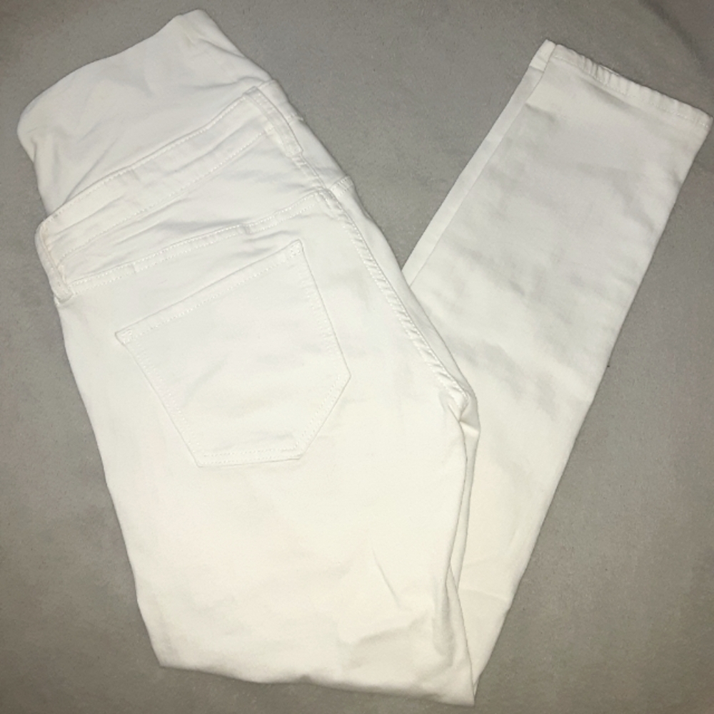 WHITE H&M MATERNITY CROPPED JEANS